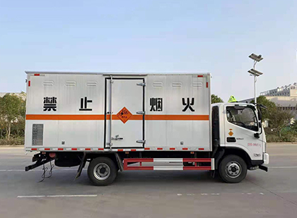 青松乡爆破器材运输车